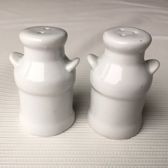 Vintage Milk Jug Salt & Pepper Shaker Set Cow Farm Pictorial Art Country Cottage - Picture 3 of 12